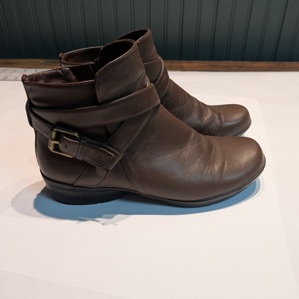 Naturalizer Soft Leather Cassandra Bootie 7M in brown - Picture 5 of 10